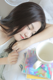 双胞胎姐妹齐上阵许多人物